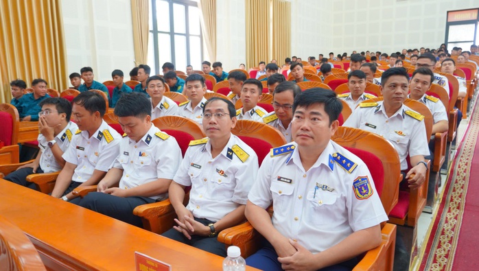 Ứng cử vi&ecirc;n Đại biểu Quốc hội v&agrave; HĐND TPHCM tiếp x&uacute;c cử tri tại phường Phước Thắng - Ảnh 2.