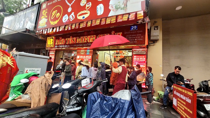 Thị trường Vàng bạc cháy hàng dịp vía Thần Tài 2026 - Ảnh 1. Thị trường Vàng bạc cháy hàng dịp vía Thần Tài 2026 - Ảnh 1.