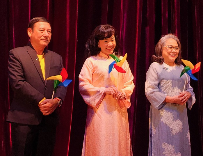 Nghệ sĩ TP HCM đồng h&agrave;nh c&ugrave;ng kh&iacute; thế mới của đất nước - Ảnh 4.