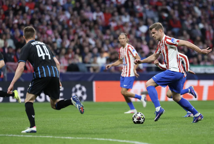 S&oslash;rloth th&agrave;nh người h&ugrave;ng, Atletico Madrid nhấn ch&igrave;m Club Brugge v&ograve;ng play-off Champions League - Ảnh 2.
