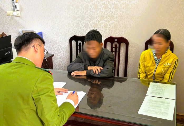 Công an mời 2 vợ chồng ở Ninh Bình tự ý đòi thu tiền đỗ xe đi chợ Viềng - Ảnh 1.