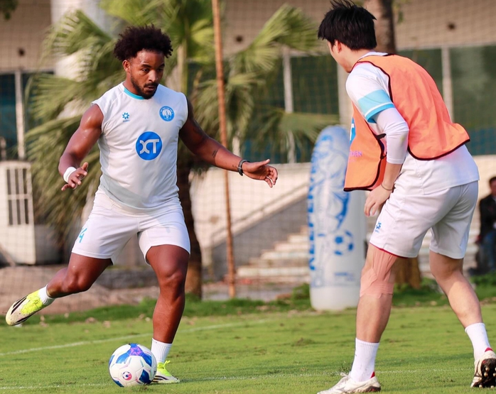 Xu&acirc;n Son tiếp tục "tịt ng&ograve;i", Nam Định nhận trận thua thứ 5 tại V-League 2025-2026 - Ảnh 3.