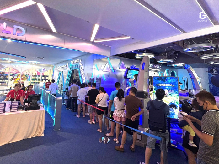 D&ograve;ng người đổ về GIGAMALL du xu&acirc;n, khu game c&ocirc;ng nghệ trở th&agrave;nh t&acirc;m điểm giải tr&iacute; đầu năm - Ảnh 3.