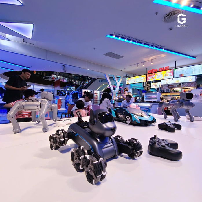 D&ograve;ng người đổ về GIGAMALL du xu&acirc;n, khu game c&ocirc;ng nghệ trở th&agrave;nh t&acirc;m điểm giải tr&iacute; đầu năm - Ảnh 7.