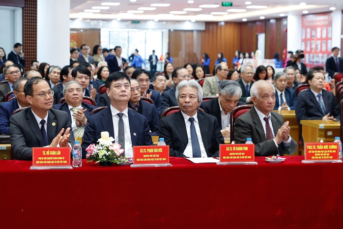 Thủ tướng: Khoa học x&atilde; hội v&agrave; nh&acirc;n văn l&agrave; kim chỉ nam cho hoạch định đường lối - Ảnh 1.