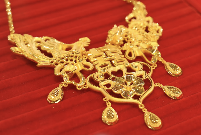 Gi&aacute; v&agrave;ng thế giới giảm mạnh đ&ecirc;m 24 - 2: Th&ocirc;ng tin v&agrave; ph&acirc;n t&iacute;ch mới nhất 2026 - Ảnh 2.