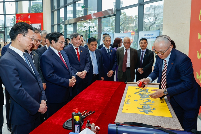 Thủ tướng Phạm Minh Ch&iacute;nh khẳng định vai tr&ograve; khoa học x&atilde; hội v&agrave; nh&acirc;n văn trong ph&aacute;t triển - Ảnh 2.