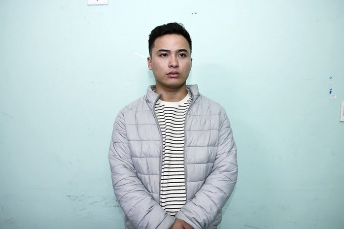 Bắt tài xế ô tô vi phạm nồng độ cồn, tăng ga kéo theo CSGT khoảng 500 m - Ảnh 1.