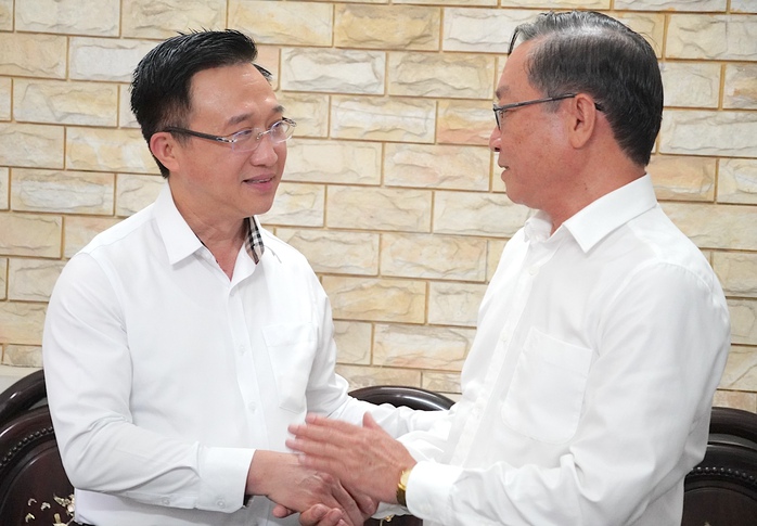 Lãnh đạo TPHCM tri ân các "cây cao bóng cả" ngành y tế - Ảnh 1.