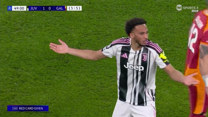 Tình huống hiếm thấy trong trận Juventus bị loại điên rồ ở Champions League - Ảnh 4.