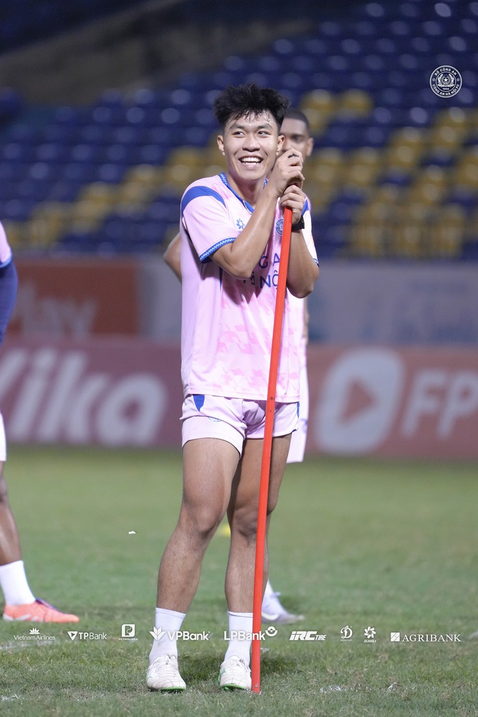 Trung vệ "th&eacute;p" U23 Việt Nam tạm chia tay CLB CAHN - Ảnh 3.