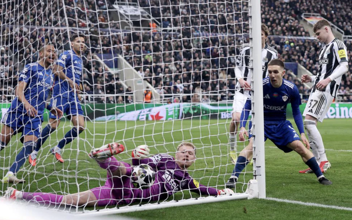 Mưa bàn thắng của Newcastle tiễn Qarabag rời Champions League - Ảnh 5.