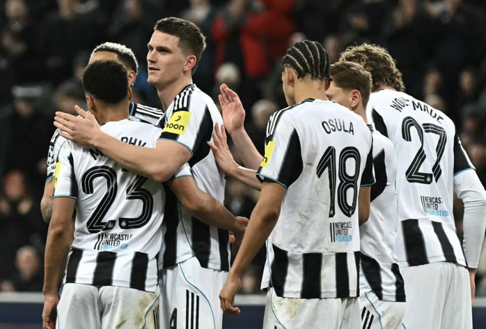 Mưa bàn thắng của Newcastle tiễn Qarabag rời Champions League - Ảnh 4.