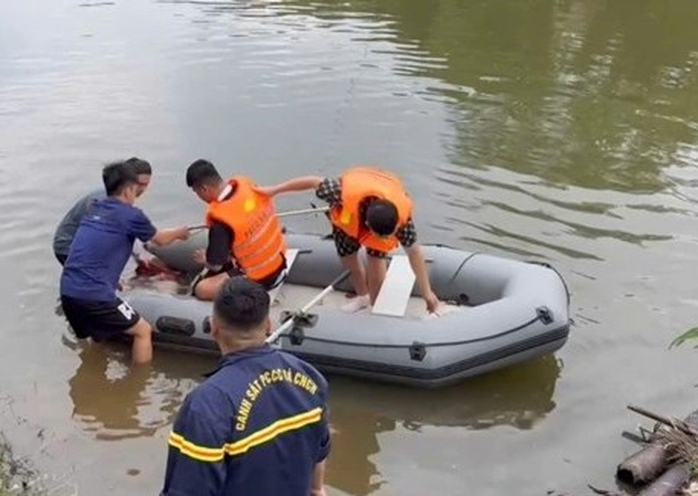 Mẹ và con trai 9 tuổi tử vong thương tâm dưới đập nước - Ảnh 1.