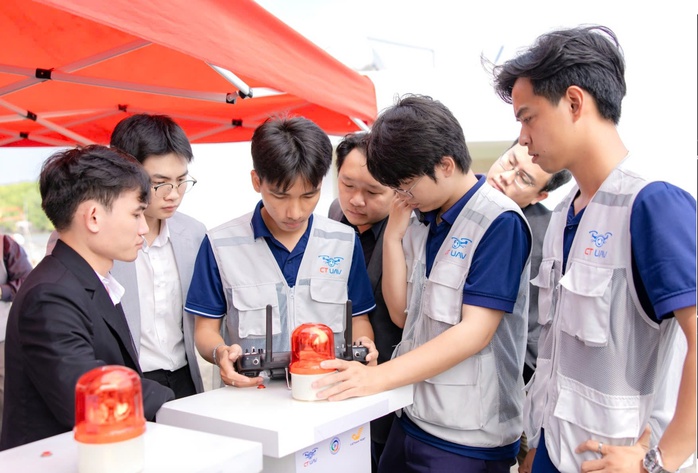 Tuyển người không chỉ vì tấm bằng - Ảnh 1.