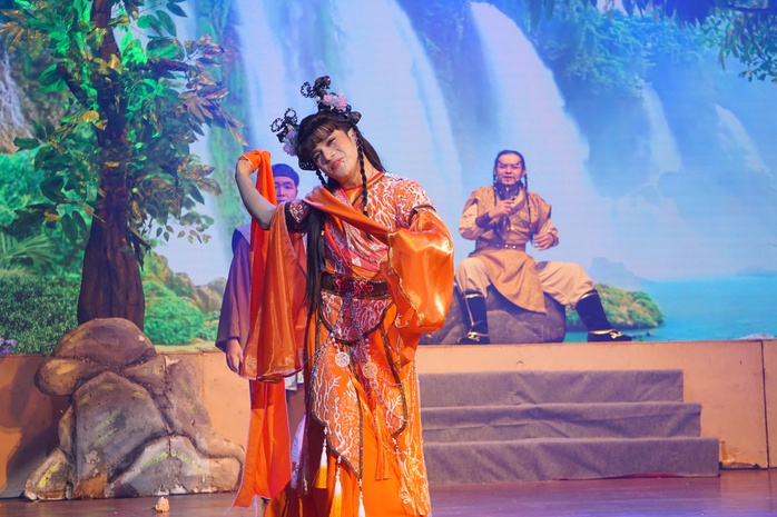 Ch&iacute; Linh, Ho&agrave;ng Hải h&oacute;a th&acirc;n vai nữ, tạo tiếng cười duy&ecirc;n d&aacute;ng trong vở "Kim Ngọc Lương Duy&ecirc;n" - Ảnh 5.