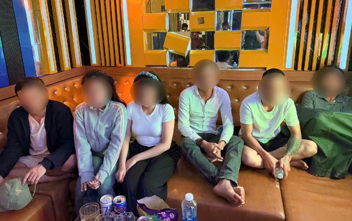 Lật tẩy bí mật phòng VIP quán karaoke ở Đà Nẵng: Một vụ sử dụng ma túy lớn - Ảnh 2. Lật tẩy bí mật phòng VIP quán karaoke ở Đà Nẵng: Một vụ sử dụng ma túy lớn - Ảnh 2.