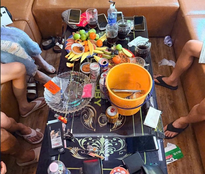 Lật tẩy bí mật phòng VIP quán karaoke ở Đà Nẵng: Một vụ sử dụng ma túy lớn - Ảnh 1. Lật tẩy bí mật phòng VIP quán karaoke ở Đà Nẵng: Một vụ sử dụng ma túy lớn - Ảnh 1.
