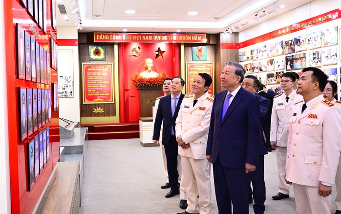Tổng Bí thư Tô Lâm thăm và chúc Tết lực lượng An ninh điều tra năm 2026 - Ảnh 2.
