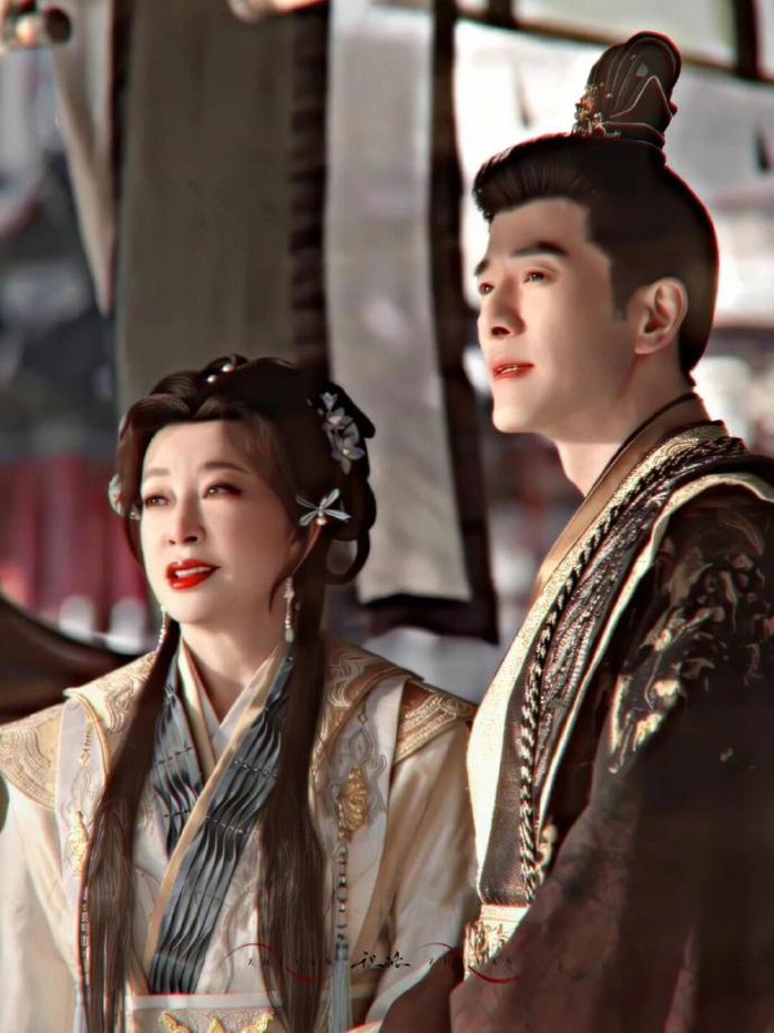 Lưu Hiểu Khánh gây sốc khi hôn nam diễn viên kém gần 50 tuổi - Ảnh 1.