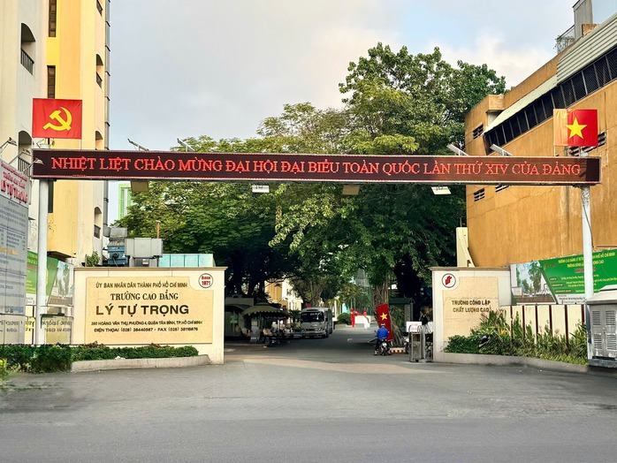 Trường CĐ L&yacute; Tự Trọng TPHCM đ&atilde; ho&agrave;n trả học ph&iacute; tạm thu cho hơn 2.000 người học - Ảnh 1.