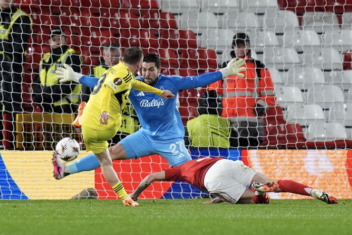 Nottingham Forest thua sân nhà vẫn vượt vòng play-off Europa League - Ảnh 2.