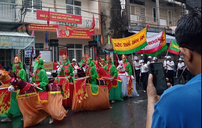 Gần 1000 người tham gia lễ nghinh thần tr&ecirc;n đường phố Đồng Nai - Ảnh 1.