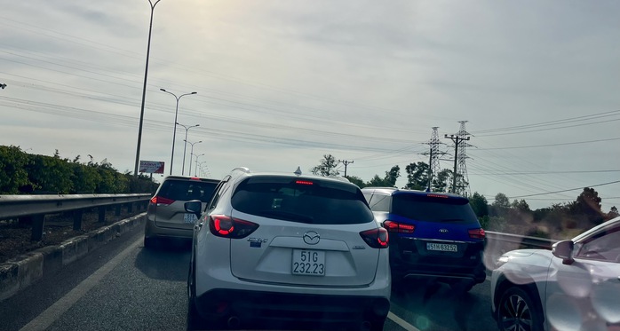 L&agrave;m g&igrave; để giảm &ugrave;n tắc giao th&ocirc;ng? (*): Siết chế t&agrave;i, phủ c&ocirc;ng nghệ - Ảnh 1.