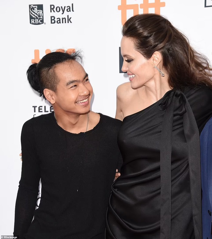 Con ruột lẫn con nuôi của Brad Pitt và Angelina Jolie thi nhau bỏ họ cha - Ảnh 3.