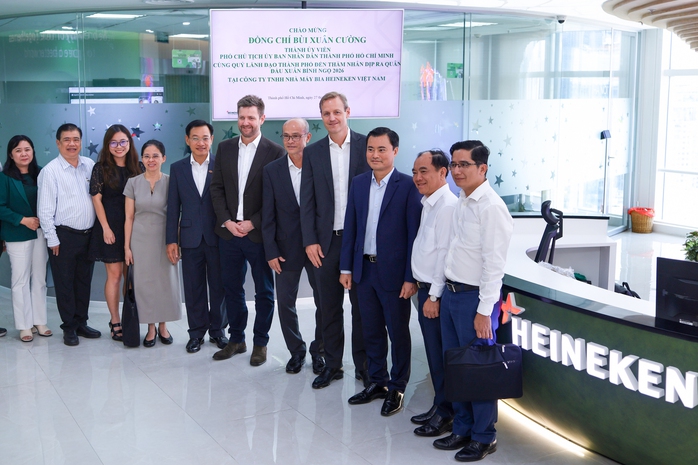 Lãnh đạo TPHCM thăm HEINEKEN Việt Nam chúc mừng năm mới 2026 - Ảnh 3. Lãnh đạo TPHCM thăm HEINEKEN Việt Nam chúc mừng năm mới 2026 - Ảnh 3.