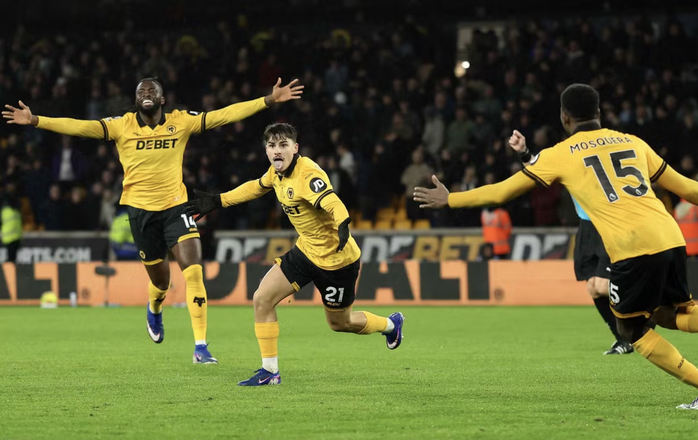 Wolverhampton quật ng&atilde; đội hạng ba Aston Villa, Ngoại hạng Anh sốc nặng - Ảnh 3.