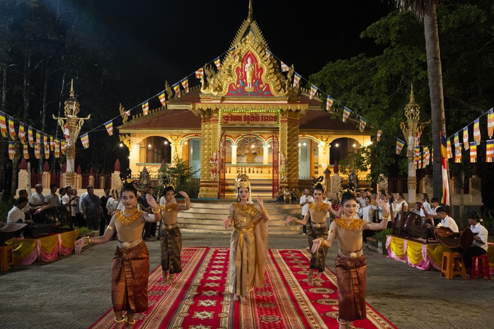 Võ Tấn Phát gây sốc khi "đối đầu trực diện" Võ Tấn Phát - Ảnh 4.