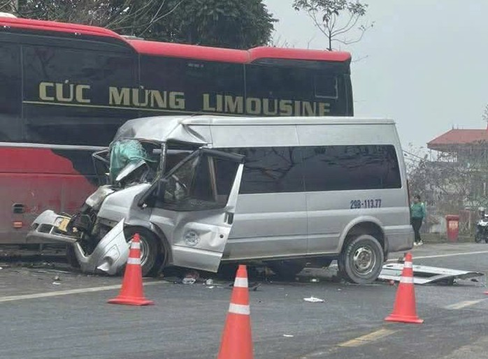 Nguyên nhân vụ 2 xe khách đấu đầu khiến nhiều người thương vong - Ảnh 1.
