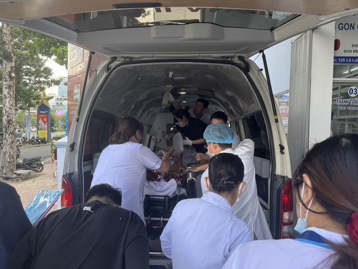 Bác sĩ thiết lập ECMO trong 20 phút, cứu sống nhiều ca ngừng tim nguy kịch - Ảnh 1.