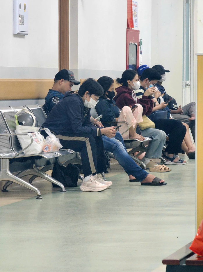 Bác sĩ khám bệnh đã trực tiếp gọi điện xin lỗi người bệnh về sự chậm trễ - Ảnh 1.