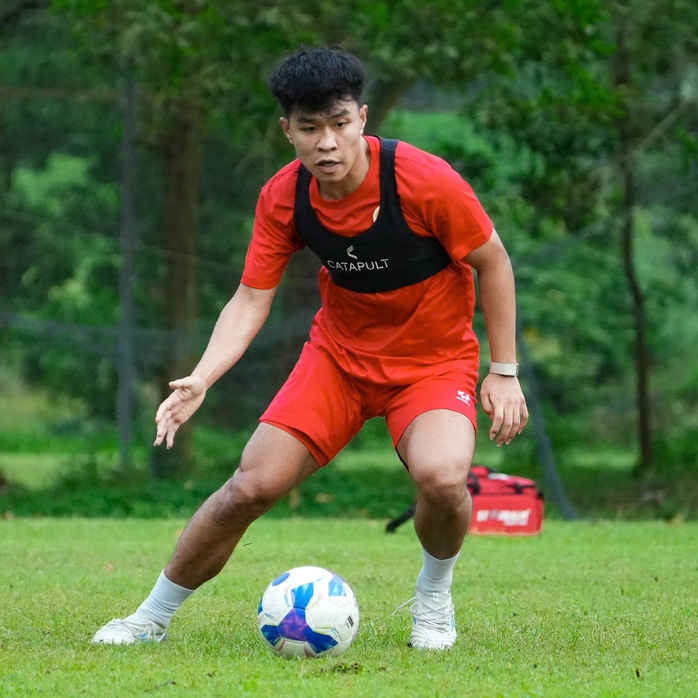 Derby rực lửa, nhóm cuối “nghẹt thở” vì trụ hạng - Ảnh 4.