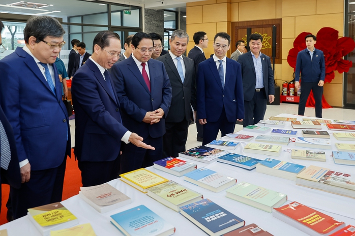 Thủ tướng Phạm Minh Ch&iacute;nh đ&atilde; tới thăm, l&agrave;m việc với Học viện H&agrave;nh ch&iacute;nh v&agrave; quản trị c&ocirc;ng - Ảnh 3.