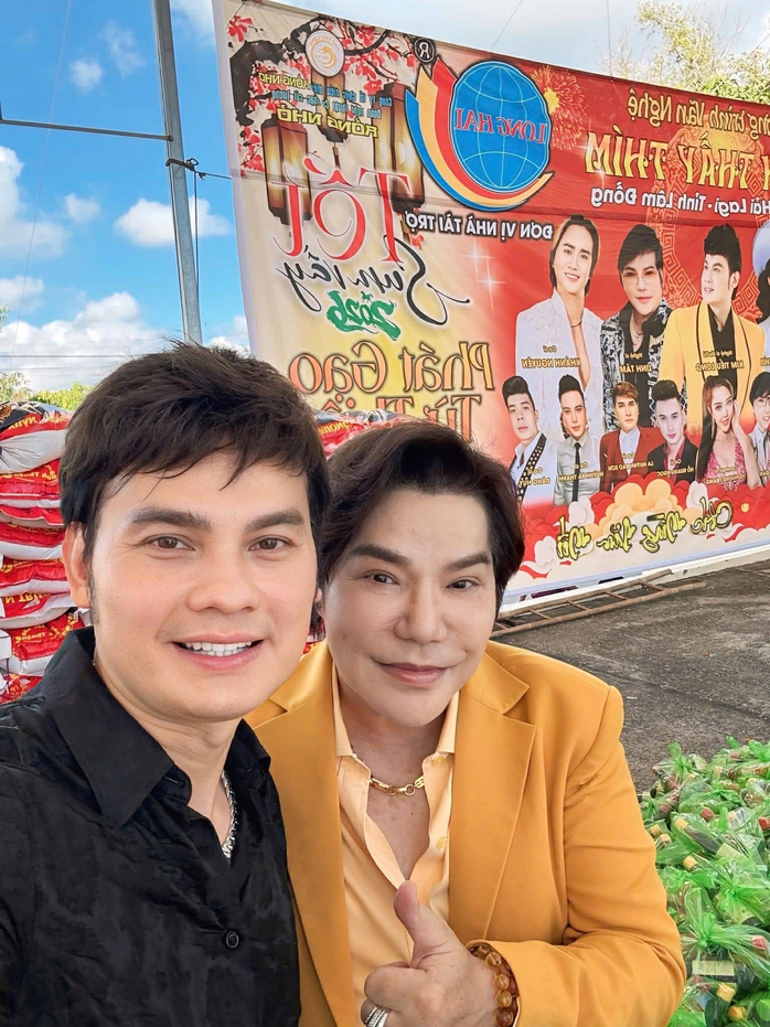 NSƯT Kim Tiểu Long trao tặng 10 tấn gạo v&agrave; qu&agrave; cho b&agrave; con n&ocirc;ng d&acirc;n ngh&egrave;o tại L&acirc;m Đồng - Ảnh 3.