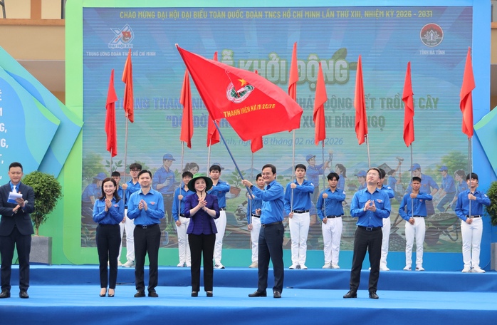 Ra qu&acirc;n Th&aacute;ng Thanh ni&ecirc;n, hướng về v&ugrave;ng bi&ecirc;n giới - Ảnh 1.