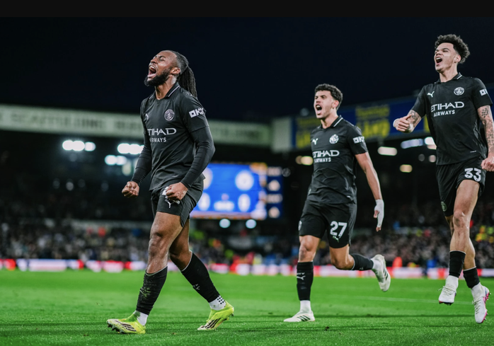Nhọc nhằn đ&aacute;nh bại Leeds United, Man City b&aacute;m đuổi ng&ocirc;i đầu Ngoại hạng - Ảnh 3.