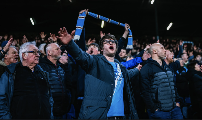 Nhọc nhằn đ&aacute;nh bại Leeds United, Man City b&aacute;m đuổi ng&ocirc;i đầu Ngoại hạng - Ảnh 4.