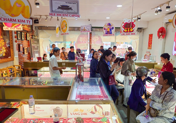 Giá vàng miếng SJC tăng mạnh trong bối cảnh kinh tế 2026 - Ảnh 1. Giá vàng miếng SJC tăng mạnh trong bối cảnh kinh tế 2026 - Ảnh 1.