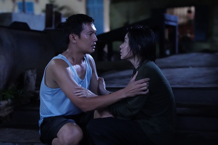 Khả Như và đại gia đình đối mặt lời nguyền xưởng vải - Ảnh 9.