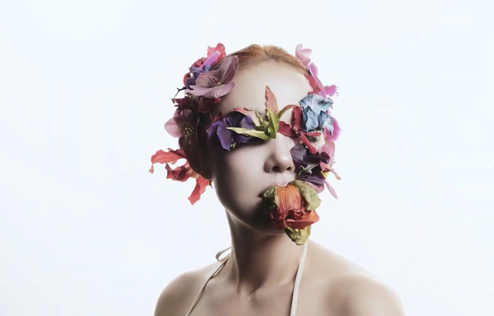 Minh Hằng bị trói treo ngược trên không trung, gây ám ảnh - Ảnh 1.