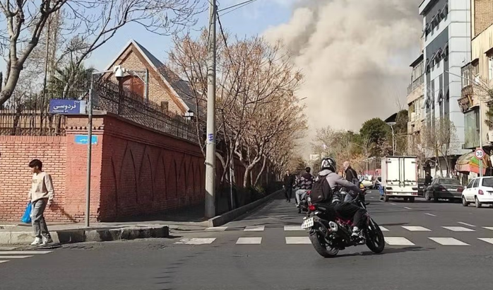 Iran phóng hàng loạt tên lửa đạn đạo trả đũa Israel và Mỹ - Ảnh 1. Iran phóng hàng loạt tên lửa đạn đạo trả đũa Israel và Mỹ - Ảnh 1.