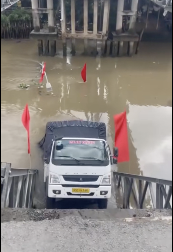 Xe tải chở gạo g&acirc;y sập cầu Cần Thơ , giao th&ocirc;ng t&ecirc; liệt nghi&ecirc;m trọng - Ảnh 1.