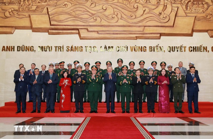 Tổng Bí thư Tô Lâm dự và trao danh hiệu Anh hùng LLVT nhân dân cho Quân chủng Hải quân - Ảnh 3.