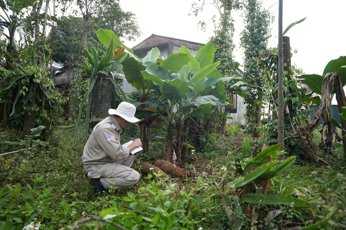 Người dân xã Gio Linh phát hiện bom mìn sau hàng chục năm chôn vùi - Ảnh 2. Người dân xã Gio Linh phát hiện bom mìn sau hàng chục năm chôn vùi - Ảnh 2.
