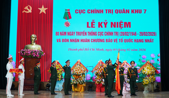 Cục Chính trị Quân khu 7 đón nhận Huân chương Bảo vệ Tổ quốc hạng Nhất - Ảnh 1.