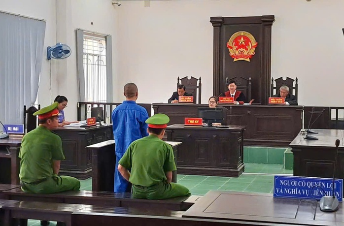 Vụ &aacute;n cướp giật t&agrave;i sản ở T&acirc;y Ninh: Hai bị c&aacute;o l&atilde;nh 9 năm t&ugrave; giam - Ảnh 3.